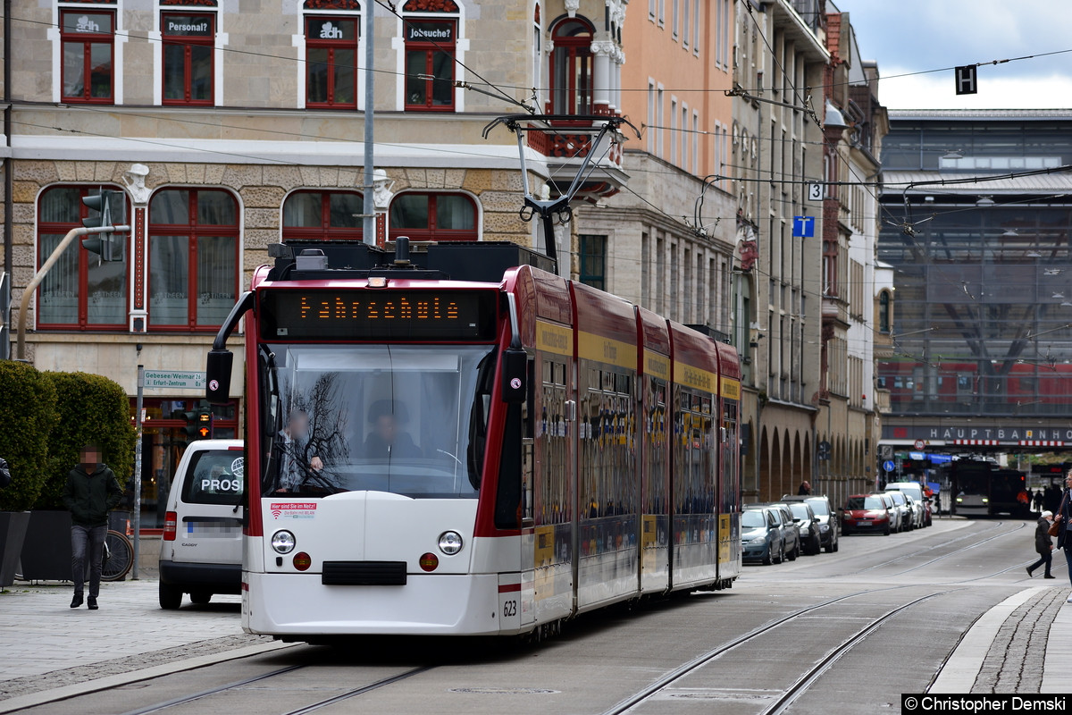 Bild: TW 623 als Fahrschule in der Bahnhofstraße.
