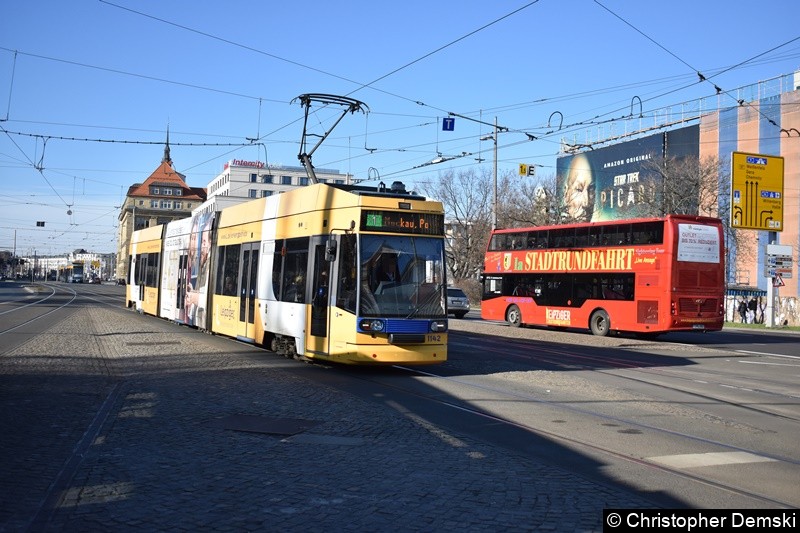 Bild: TW 1142 als Linie 1 kurz vor der Haltestelle Hauptbahnhof