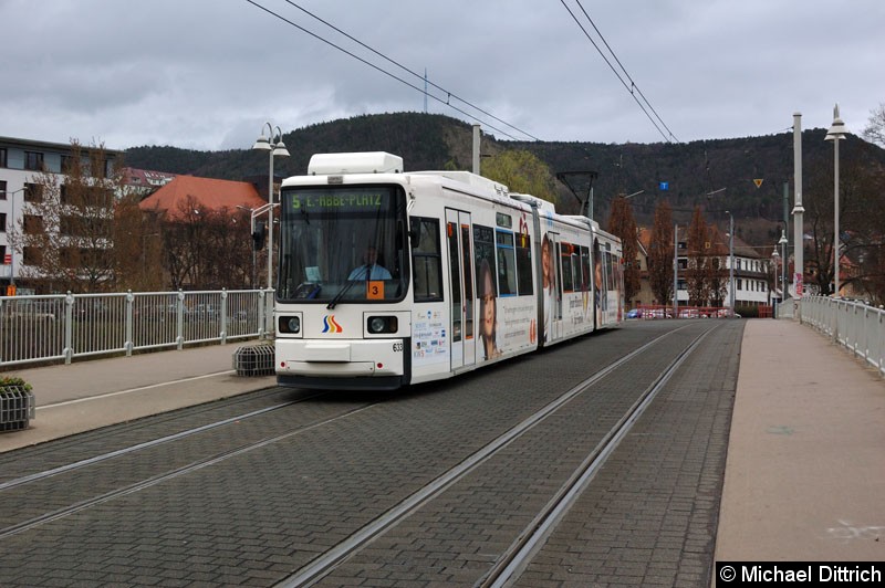 Bild: TW 633 als Linie 5 auf der Brücke kurz der Haltestelle Paradiesbahnhof.