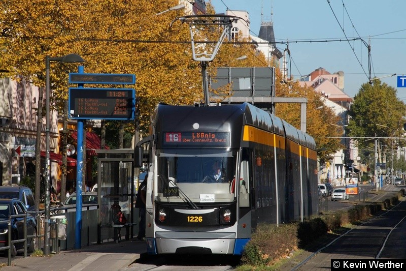 TW 1226 auf Abwegen in der Karl-Liebknecht-Str. Richtung Lößnig an der Haltestelle Karl-Liebknecht-/Kurt-Eisner-Str. Bild: TW 1226 auf Abwegen in der Karl-Liebknecht-Str. Richtung Lößnig an der Haltestelle Karl-Liebknecht-/Kurt-Eisner-Str.