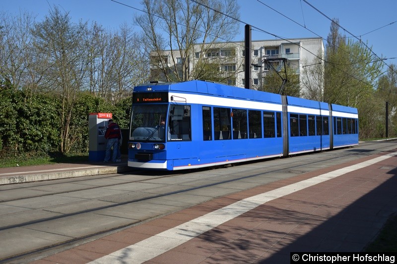 TW 688 als Linie 1 an der Haltestelle Rügener Straße.