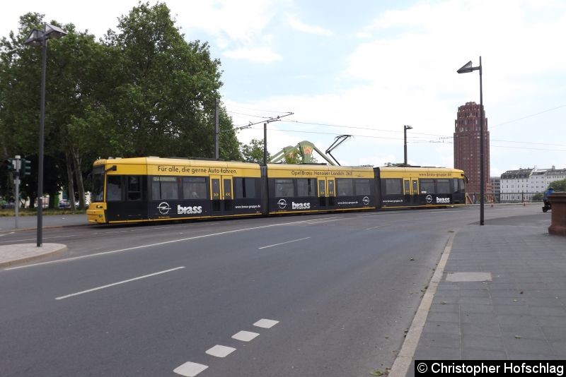 TW 244 an der Kreuzung Lang Straße/Schöne Aussicht. Bild: TW 244 an der Kreuzung Lang Straße/Schöne Aussicht.