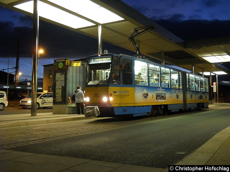 Bild: TW 303 am Hauptbahnhof als Linie 1 in Richtung Waltershäuser Straße.