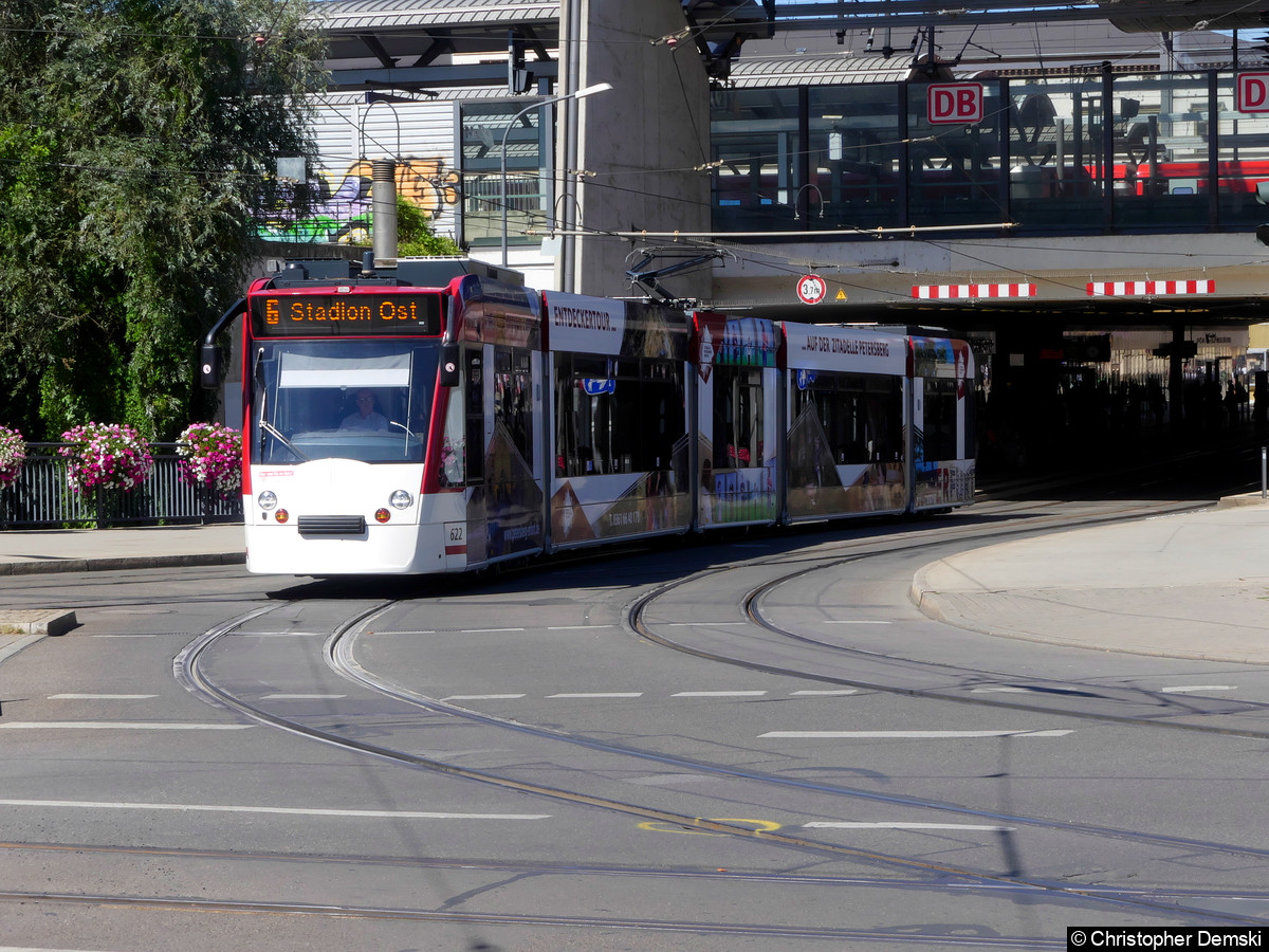 TW 622 als Linie 6 beim Verlassen der Haltestelle Hauptbahnhof in Richtung Stadion Ost wegen Bauarbeiten. Bild: TW 622 als Linie 6 beim Verlassen der Haltestelle Hauptbahnhof in Richtung Stadion Ost wegen Bauarbeiten.