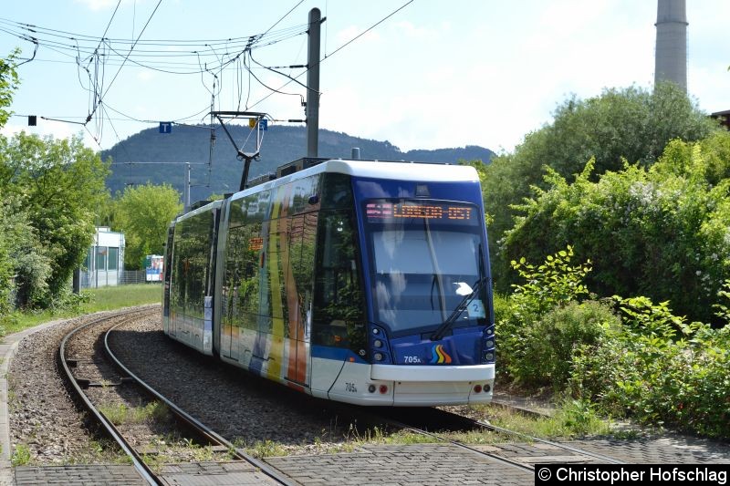 Bild: TW 705 auf dem Weg zur Haltestelle Freizeitbad in Richtung Lobeda-Ost.