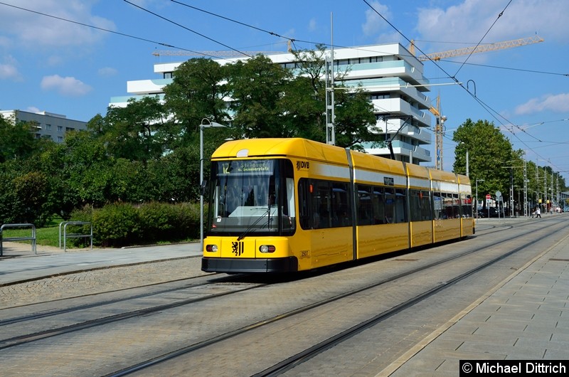 Bild: 2507 als Linie 12 in Höhe der Haltestelle Webergasse.