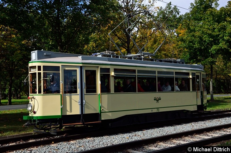 Wagen 70 hat die Endstelle Herrenkrug verlassen und fährt nun parallel der Herrenkrugstraße in Richtung Alter Markt. Bild: Wagen 70 hat die Endstelle Herrenkrug verlassen und fährt nun parallel der Herrenkrugstraße in Richtung Alter Markt.