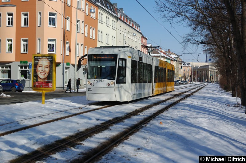 Bild: Wagen 203 als Linie 3 kurz vor der Haltestelle Park der Jugend.