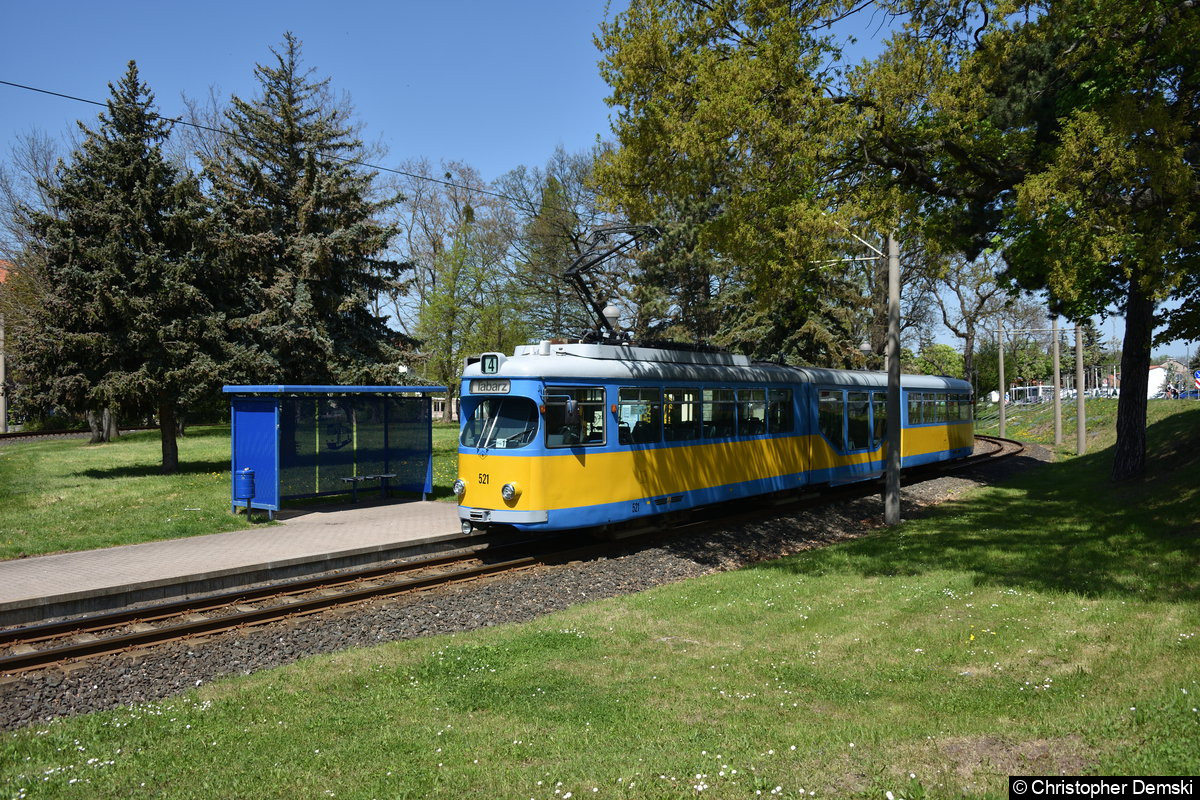 Bild: TW 521 als Linie 4 am Bahnhof Waltershausen.