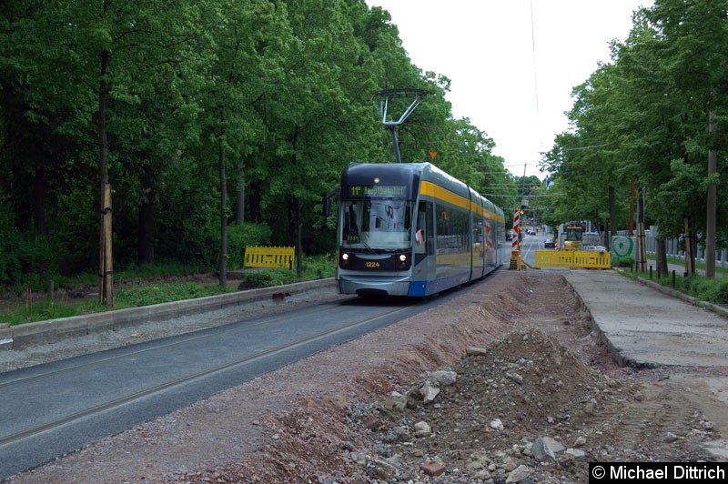 1224 als Linie 11E in der Bornaischen Str. zwischen den Haltestellen Raschwitzer Str. und S Connewitz. Bild: 1224 als Linie 11E in der Bornaischen Str. zwischen den Haltestellen Raschwitzer Str. und S Connewitz.