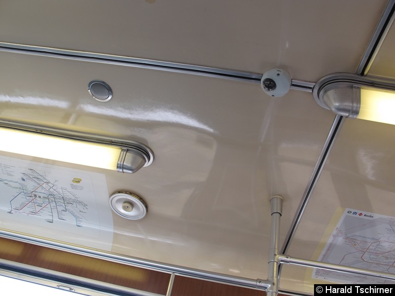 Bild: Auch eine Videoanlage wurde dem Zug spendiert.