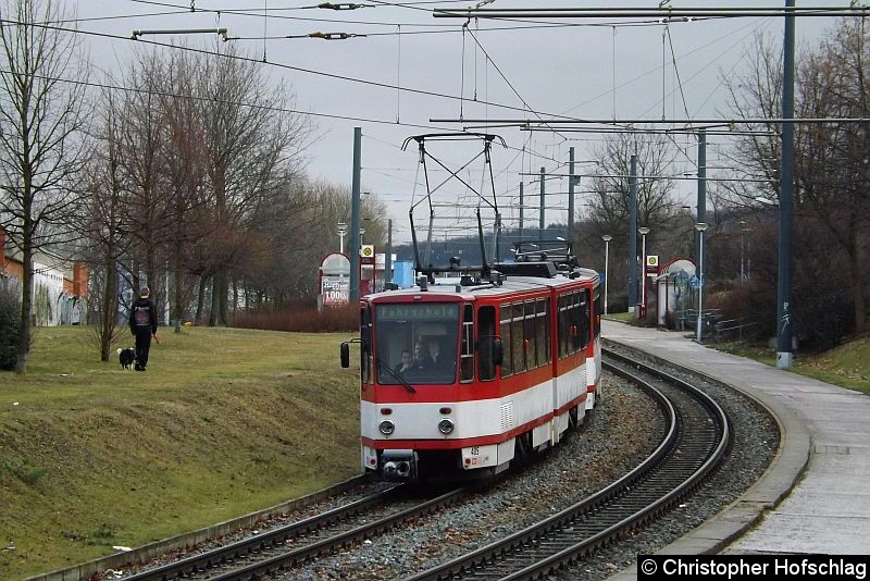 Bild: Tw 405+490 als Fahrschule in Bereich Melchendorf.