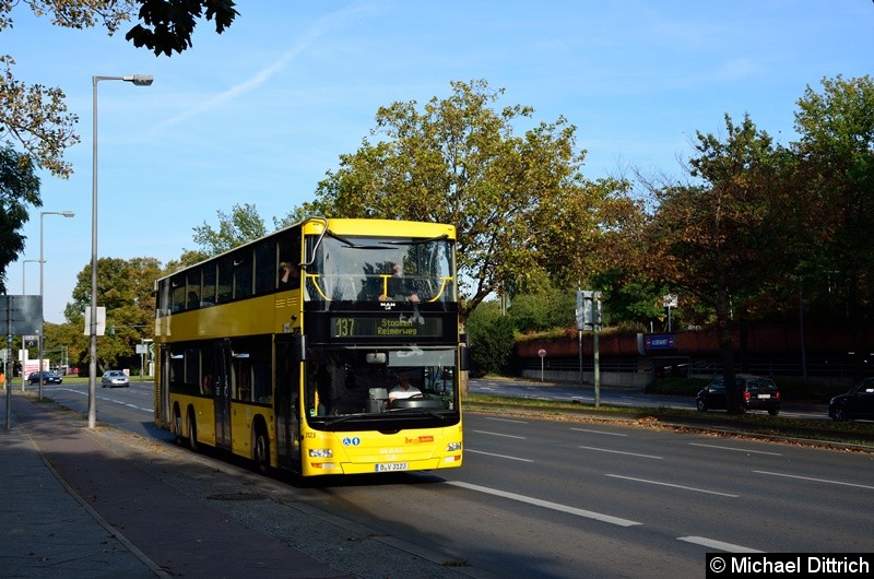 Bild: 3123 als Linie 137 auf dem Altstädter Ring in Richtung Rathaus Spandau.