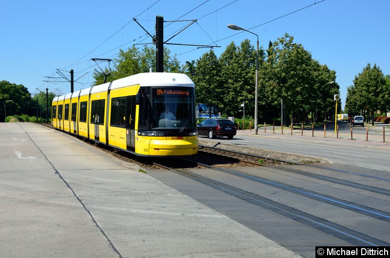 Bild: 8013 als Linie M4 kurz vor der Haltestelle Stadion Buschallee/Hansastr.