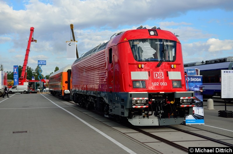 Bild: Die neue Lok der DB Regio. Sie wird in Zukunft zwischen Nürnberg und München die Regionalexpresszüge bespannen.
Ihre Höchstgeschwindigkeit beträgt 200 km/h.