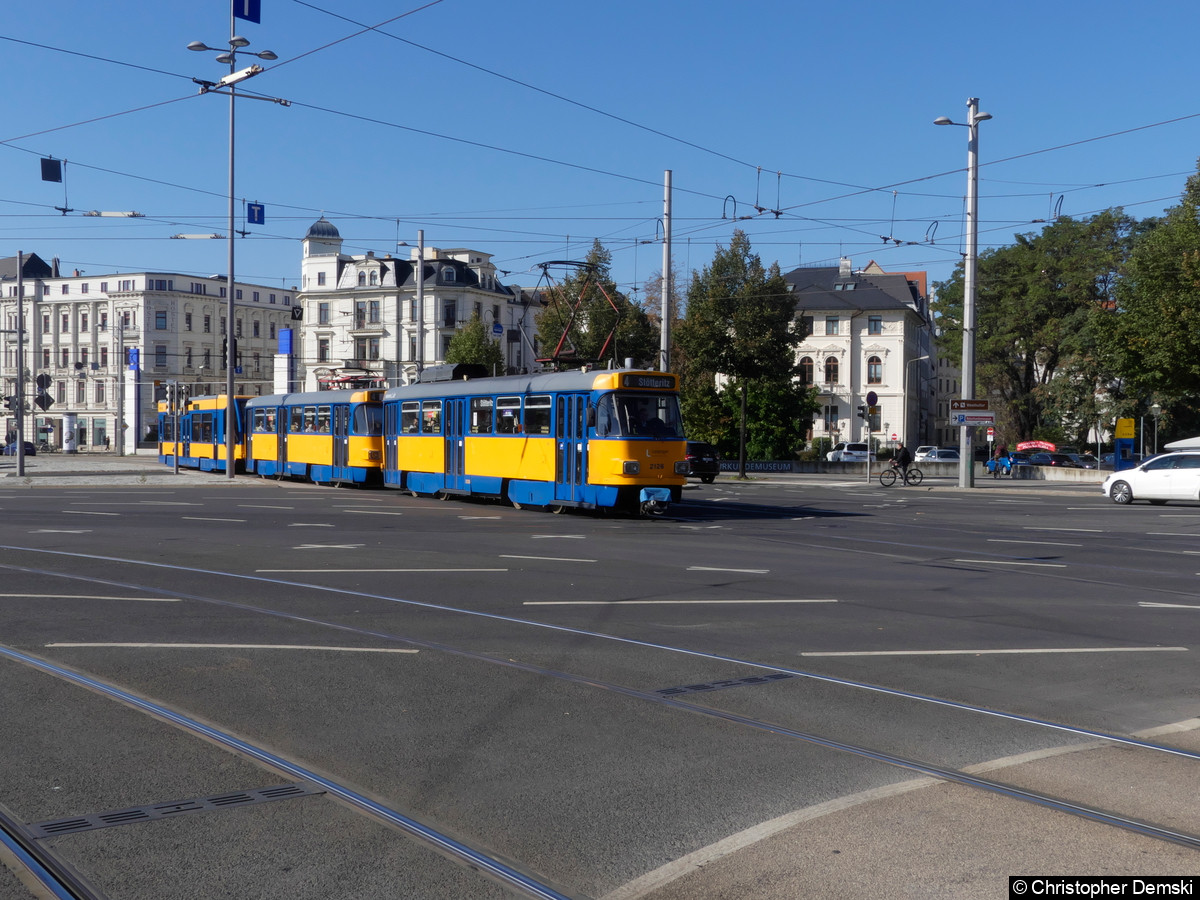 Bild: TW 2126+2062+9xx als Linie 4 am Goerdelerring.