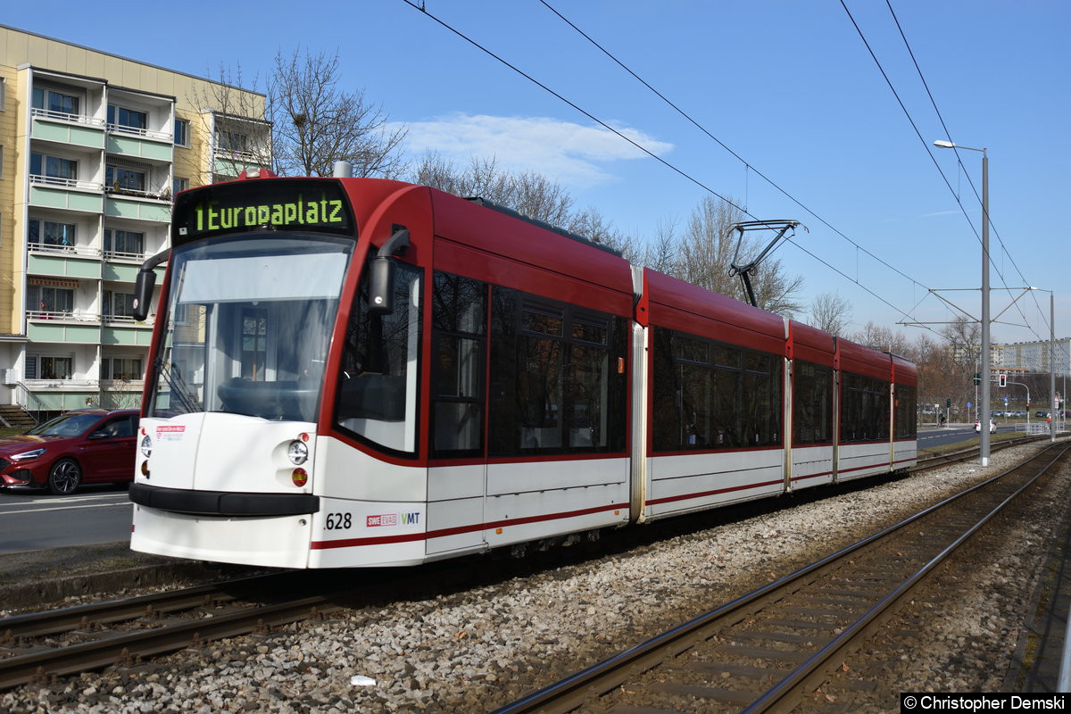 Bild: TW 628 als Linie 1 Unterwegs auf der Warschauer Straße, kurz vor der Haltestelle Berliner Straße.