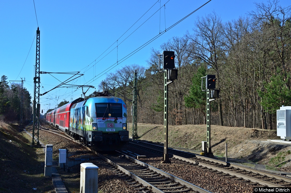 Bild: 182 002-6 als RE 1 auf dem Weg nach Frankfurt (Oder).