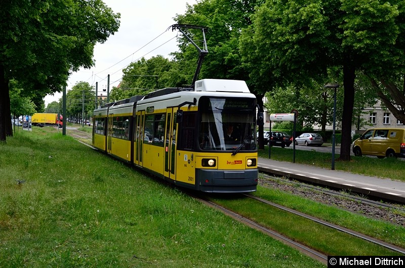 2001 als Linie M2 zwischen den Haltestellen Stahlheimer Str./Wisbyer Str. und Prenzlauer Allee/Ostseestr. Bild: 2001 als Linie M2 zwischen den Haltestellen Stahlheimer Str./Wisbyer Str. und Prenzlauer Allee/Ostseestr.