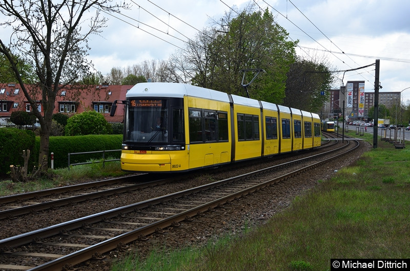 8022 als Linie 16 zwischen den Haltestellen Landsberger Allee/Rhinstr. und Dingelstädter Str. Bild: 8022 als Linie 16 zwischen den Haltestellen Landsberger Allee/Rhinstr. und Dingelstädter Str.