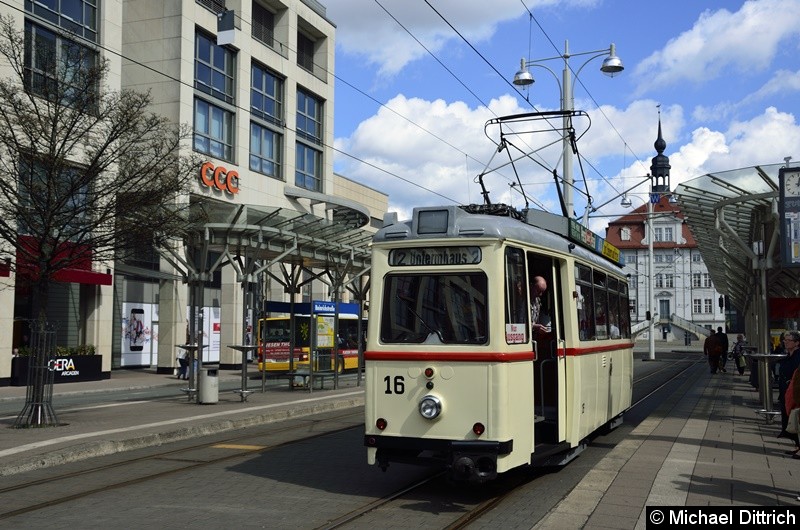 Wagen 16 auf Wahlkampffahrt. Hier an der Haltestelle Heinrichstraße auf dem Weg zur Endstelle Untermhaus.