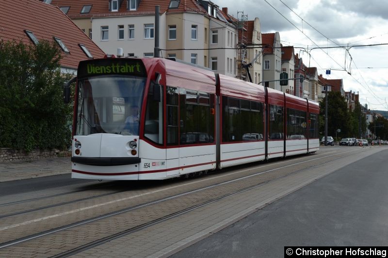 Bild: TW 654 als Dienstfahrt auf der Nordhäuser Straße.