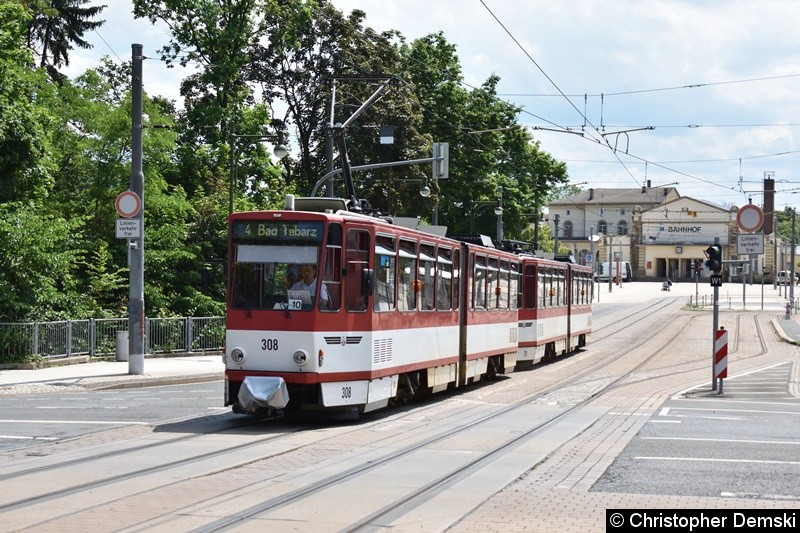 TW 308+311 als Linie 4 nach Bad Tabarz zwischen den Haltestellen Hauptbahnhof und Bahnhofstraße. Bild: TW 308+311 als Linie 4 nach Bad Tabarz zwischen den Haltestellen Hauptbahnhof und Bahnhofstraße.
