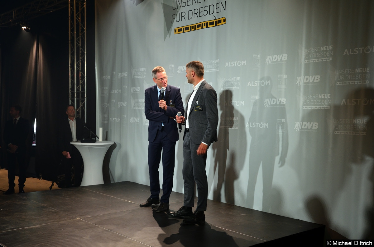 Bild: Die Ansprachen begannen mit Andreas Hemmersbach (Vorstand Finanzen und Technik, links im Bild) und Lars Seiffert (Vorstand Betrieb und Personal).
