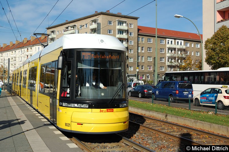 Bild: 8021 als Betriebsfahrt in der Haltestelle Kniprodestr./Danziger Str.