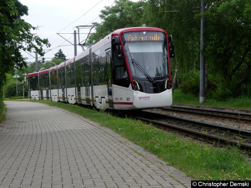 TW 801 als Fahrschule kurz vor der Haltestelle Melchendorfer Markt.