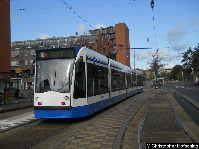 Bild: TW 2028 an der Haltestelle van Hallstraat.