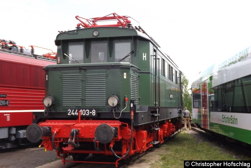Bild: 244 103-8 ex E44 103, Baujahr 1939
