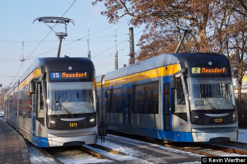 Bild: TW 1211 als Linie 15 und 1231 als Linie 2 in Meusdorf