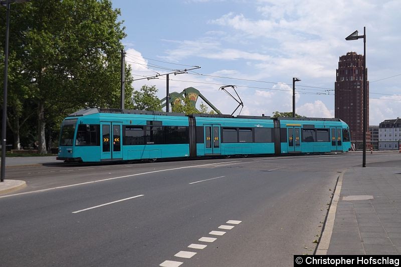 Bild: TW 005 in Bereich Ignatz-Bubis-Brücke.