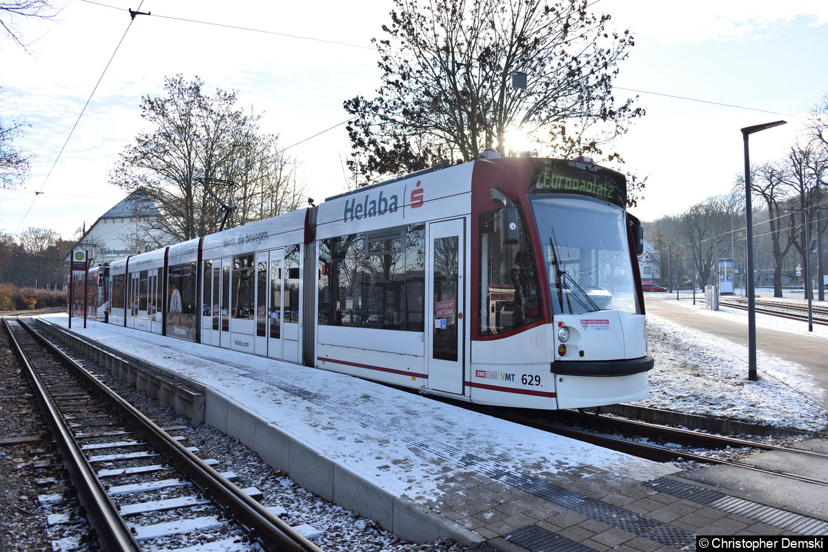 Bild: TW 629+702 als Linie 1 an der Thüringenhalle