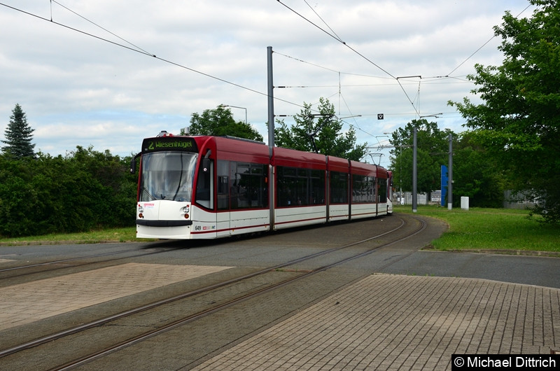 Combino 649 und 702 erreichen als Linie 2 die Endstelle Messe/ega.