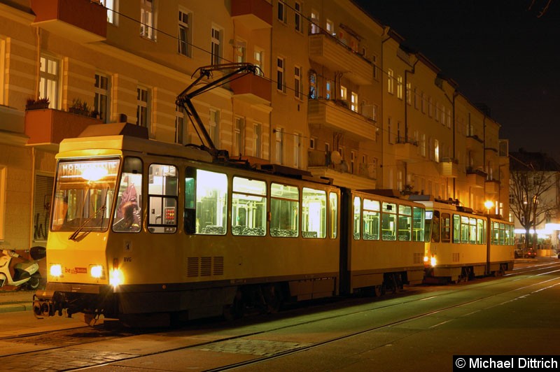 Bild: 6062+6051 als Linie M8 in der Gudrunstr.