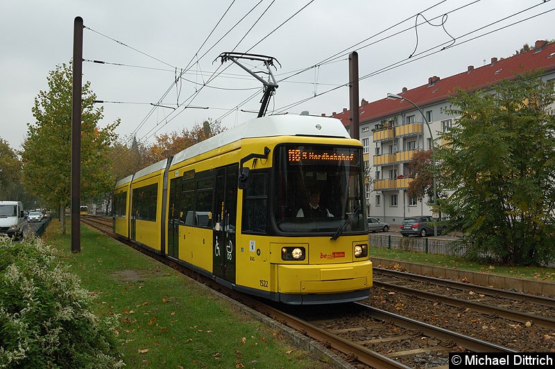 Bild: 1522 als Linie M8 kurz vor der Haltestelle Landsberger Allee/Petersburger Str.