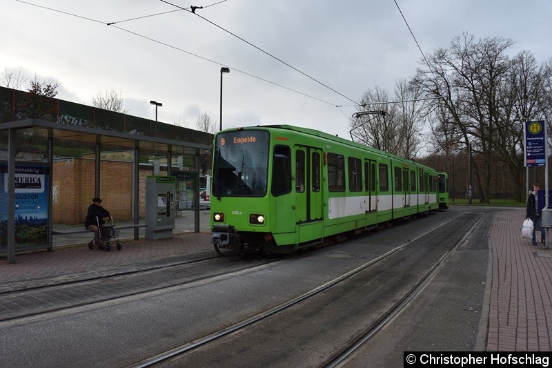 Bild: TW 6235+6129 als Linie 9 an der Endstelle Fasanenkrug.