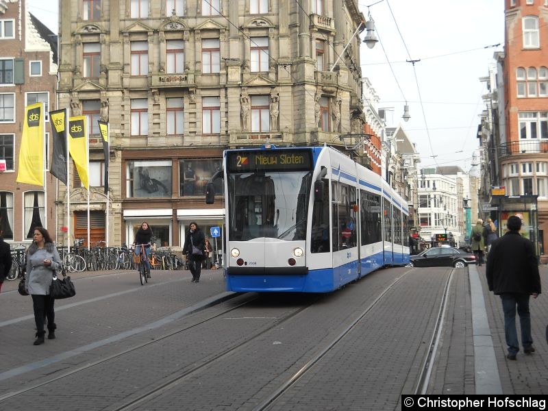 Bild: Tw 2008 an der Haltestelle Keizersgracht.