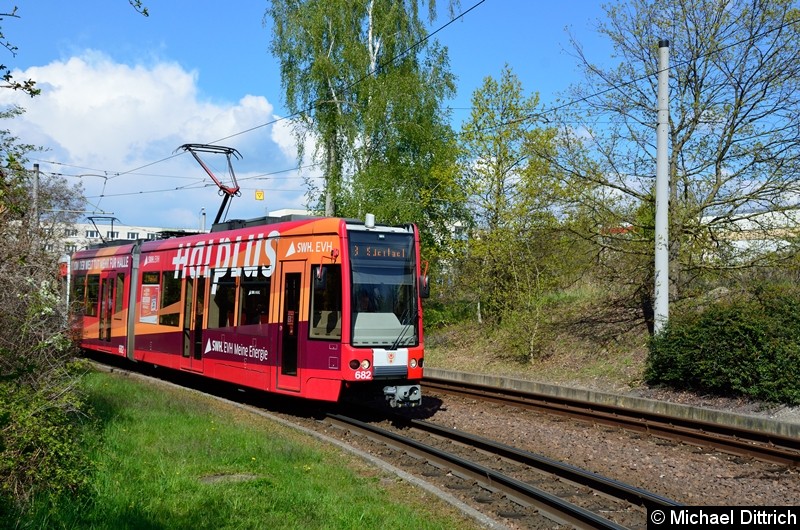 Bild: 682+ 681 als Linie 3 bei der Einfahrt in die Wendeschleife Südstadt.