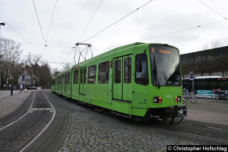Bild: TW 6129+6235 als Linie 9 an der Endstelle Fasanenkrug.