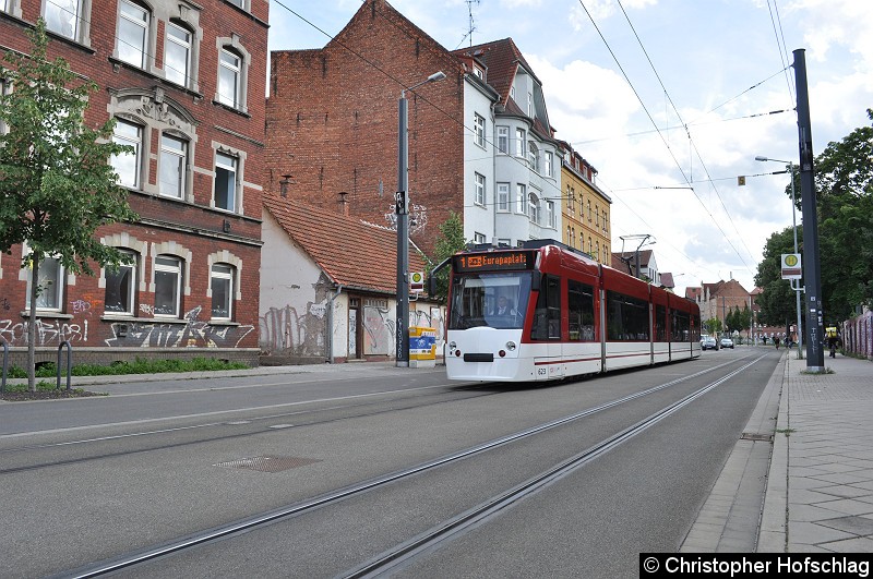 Bild: TW 623 in der Magdeburger Allee kurz vor der Haltestelle  Salinenstraße.