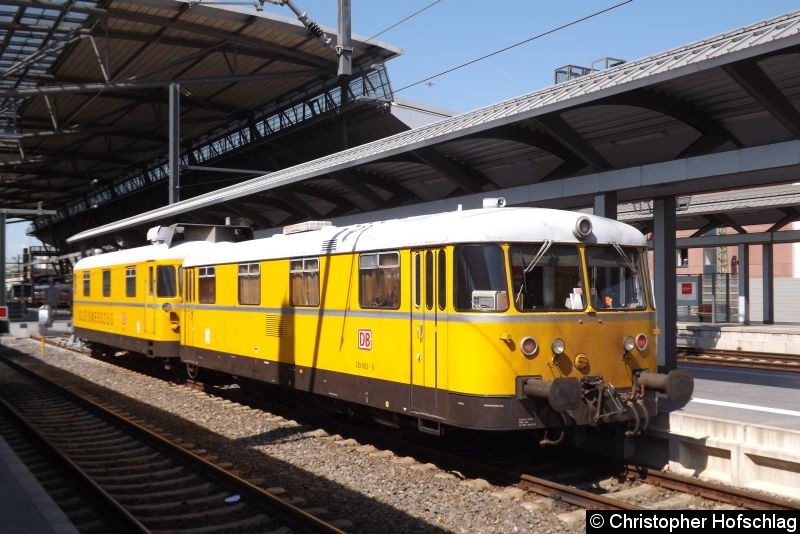 Bild: 725 003 ist der ehemalige Schienenbus 798 779 auf dem Weg zur Oberweißbacher Bergbahn.