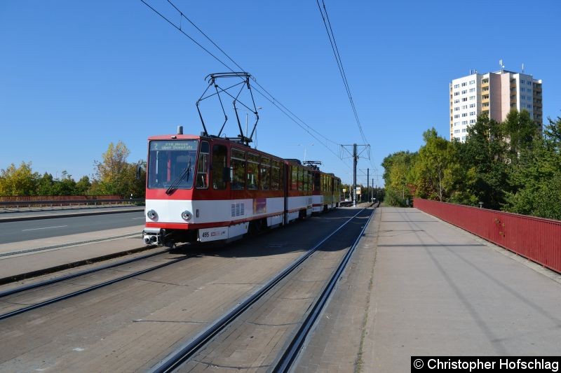 Bild: TW 495+450 als Linie 2 an der Straße der Nationen.