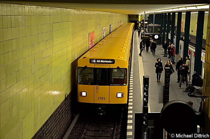 Bild: 2765 als Linie U6 im Bahnhof Tempelhof.
