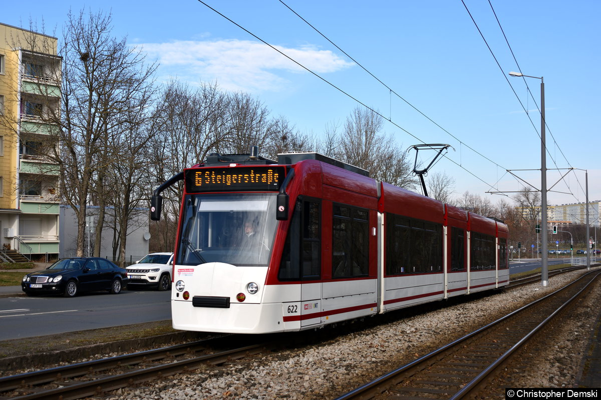 TW 622 als Linie 6 in Richtung Steigerstraße auf der Warschauer Straße, kurz vor der Haltestelle Berliner Straße. Bild: TW 622 als Linie 6 in Richtung Steigerstraße auf der Warschauer Straße, kurz vor der Haltestelle Berliner Straße.