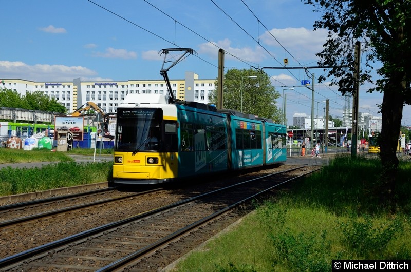 Bild: 1578 als Linie M17 hinter der Haltestelle Allee der Kosmonauten/Rhinstraße.