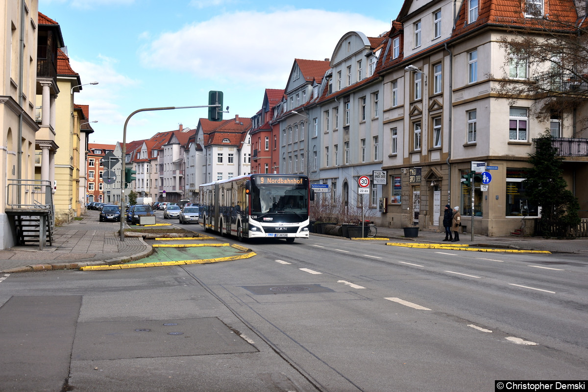 Bild: Wagen 538 als Linie 9 in der Clara-Zetkin Straße.