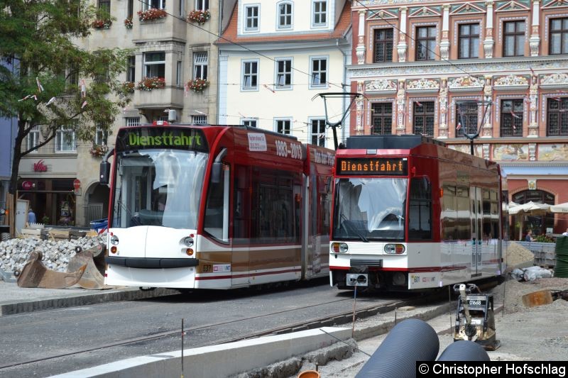 TW 637&601 pausieren nach ihrer Testfahrt am Fischmarkt. Bild: TW 637&601 pausieren nach ihrer Testfahrt am Fischmarkt.